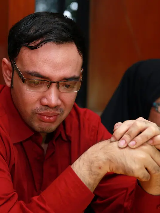 Sandy Tumiwa yang diamankan Subdit Keamanan Negara (Kamneg) Direktorat Reserse Kriminal Umum Polda Metro Jaya di Lena Residence, Palmerah, Jakarta Barat, pagi tadi sekitar pukul 07.00 WIB. (Deki Prayoga/Bintang.com)