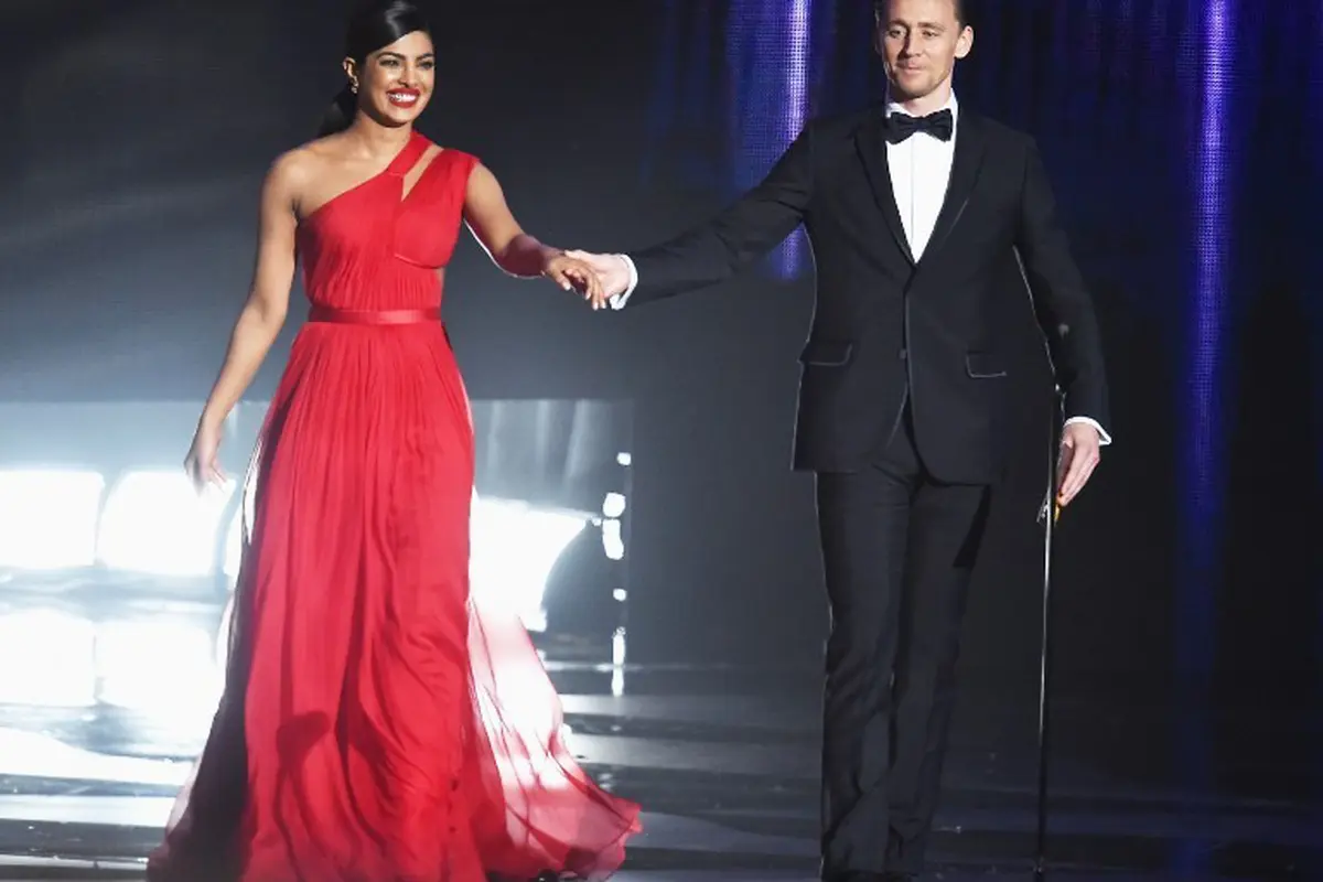 Tom Hiddelston dan Priyanka Chopra