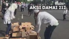 Banyak warga yang menyumbang makanan dan minuman gratis untuk peserta Aksi Damai 2 Desember