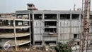 Pembangunan Pasar Senen terus dikebut, Jakarta, Kamis (20/10). Proyek pembangunan Blok III Pasar Senen ini direncanakan rampung pada tahun 2017 mendatang. (Liputan6.com/Yoppy Renato)