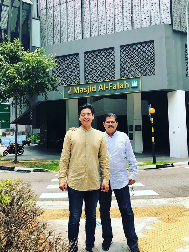 Sempat Tak Direstui, Ini 6 Momen Kebersamaan Roger Danuarta dan Mertuanya