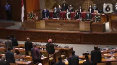 Ketua DPR Puan Maharani (tengah) bersama Wakil Ketua DPR Rahmad Gobel, Azis Syamsuddin, Sufmi Dasco Ahmad dan Muhaimin Iskandar memimpin Rapat Paripurna Pembukaan Masa Persidangan IV Tahun Sidang 2020-2021 di Kompleks Parlemen, Senayan, Jakarta, Senin (8/3/2021). (Liputan6.com/Angga Yuniar)