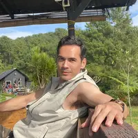 Tampilan Atalarik Syach yang meski sudah tidak muda lagi itu diklaim warganet masih terlihat begitu menawan. (FOTO: instagram.com/ariksyach/)