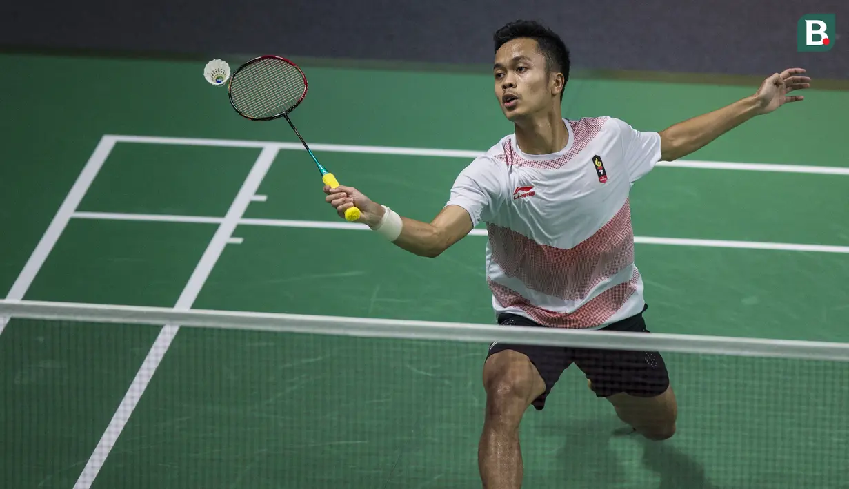 Pebulutangkis Indonesia, Anthony Ginting, saat melawan wakil China Taipei, Chou Tien-chen, pada laga Asian Games di Istora, Jakarta, Senin (27/8/2018). Anthony Ginting kalah 21-16, 21-23, dan 17-21. (Bola.com/Vitalis Yogi Trisna)
