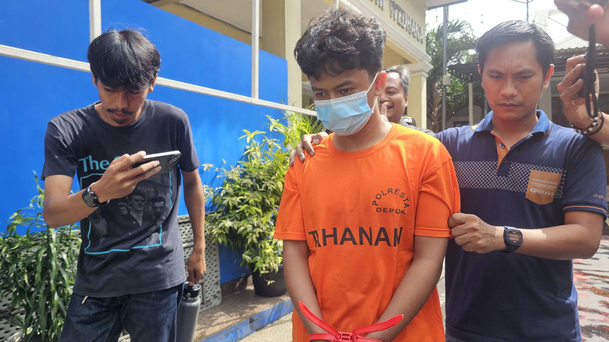 Polisi Tangkap Tersangka Peneror Bom 10 Sekolah di Depok