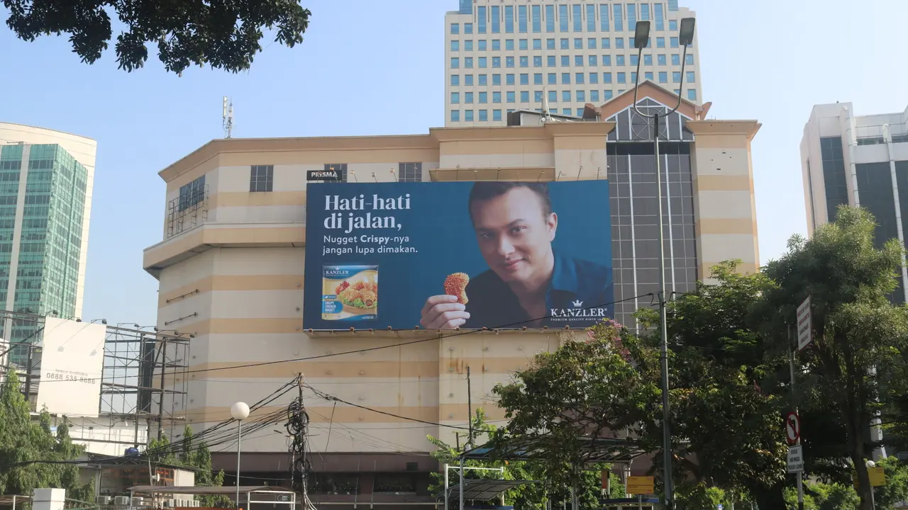 Billboard Nicholas Saputra.