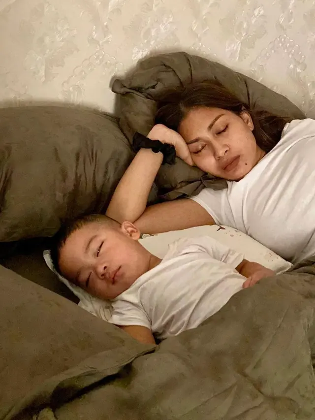 Tata Janeeta ketiduran (Instagram/tatajaneetaofficial)