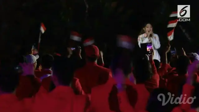 Menyanyikan lagu 'Meraih Bintang', penampilan Via Vallen sukses menggoyang para atlet hingga Presiden Joko Widodo di Opening Ceremony Asian Games 2018.