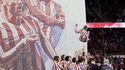 Kejadian berlangsung pada laga kandang terakhir Atletico Madrid di Liga Spanyol musim ini. Los Rojiblancos berhasil memetik kemenangan 1-0 atas Girona melalui asist Griezmann. (AFP/Oscar Del Pozo)