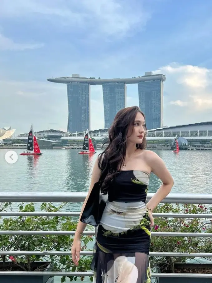Potret Laura Moane di Marina Bay Sands (Instagram/@its_lauramoane2)