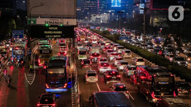 Jelang Libur Akhir Pekan dan Perayaan Imlek, Kemacetan Warnai Jalanan Jakarta di Jam Pulang Kantor