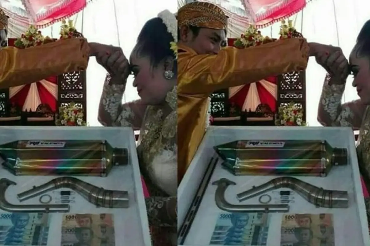 [Bintang] Pernikahan Unik, Pria Ini Jadikan Knalpot Sebagai Maskawin