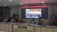Kapolri Jenderal Listyo Sigit saat menggelar konferensi pers di Mapolda Sulawesi Selatan. (Liputan6.com/Fauzan)
