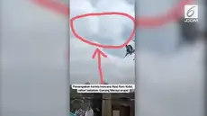 Warga Jogja dihebohkan dengan beredarnya video penampakan kereta kencana Nyi Roro Kidul, namun ternyata ada fakta lucu di baliknya.