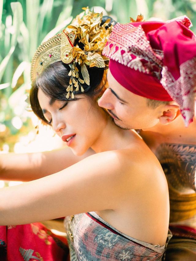 8 Potret Prewedding Jessica Iskandar dan Vincent Verhaag, Pakai Adat Bali