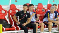Pelatih Timnas Spanyol U-17, Jose Maria Lana (kiri), saat pertandingan melawan Kanada U-17 dalam pertandingan babak penyisihan Grup B Piala Dunia U-17 di Stadion Manahan, Solo. Jumat (10/11/2023). (Bola.com/Arief Bagus)