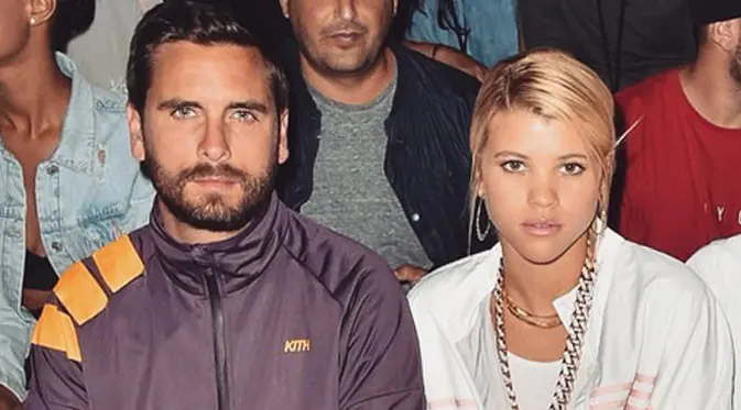 Sofia Richie, mantan kekasih Justin Bieber kini tengah berbahagia lantaran baru saja memiliki kekasih yang baru. Dia adalah Scott Disick, mantan kekasih Kourtney Kardashian. Keduanya pun tampak bahagia saat ini. (Instagram/richieupdates)