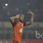 Selebrasi Reinaldo Elias Da Costa pemain Pusamania Borneo FC setelah timnya memenangkan laga semifinal leg kedua Piala Presiden 2017 melalui adu penalti melawan Persib Bandung di Stadion Si Jalak Harupat, Soreang Jawa Barat,  Minggu (5/3/2017). (Bola.com/