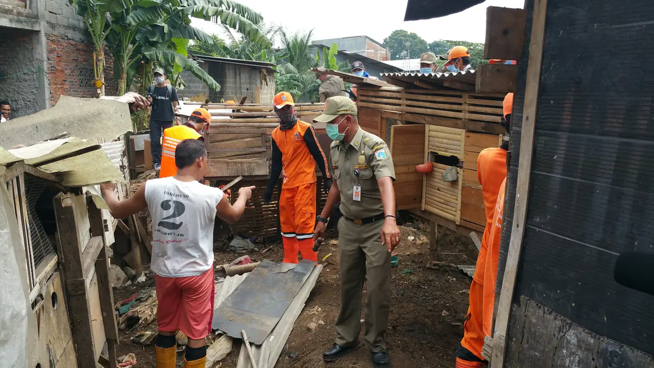 Razia flu burung di Kelurahan Rambutan, Ciracas, Jakarta Timur 