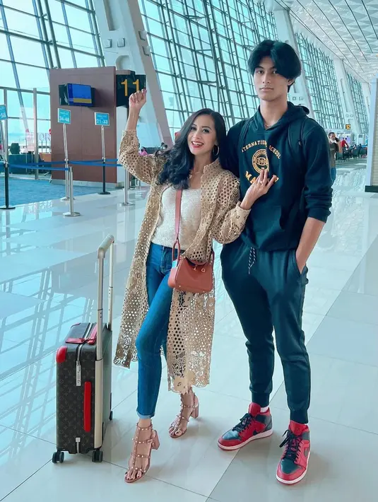 Pulang ke kampung halaman di Solo, gaya modis Diah Permatasari jadi pusat perhatian [@dps_diahpermatasari]