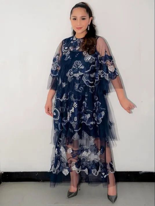 Tatanan rambut ponytail karya hairstylist Rangga Youthful bikin tampilan Nagita lebih youthful. [@raffinagita1717/wanda_haraa].