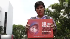 Penggagas petisi Koalisi Save Ibu Nuril mendatangi Kantor Staf Presiden (KSP) di Jakarta, Senin (19/11). Kedatangan mereka untuk menyerahkan permohonan pemberian amnesti untuk Baiq Nuril. (Liputan6.com/Herman Zakharia)