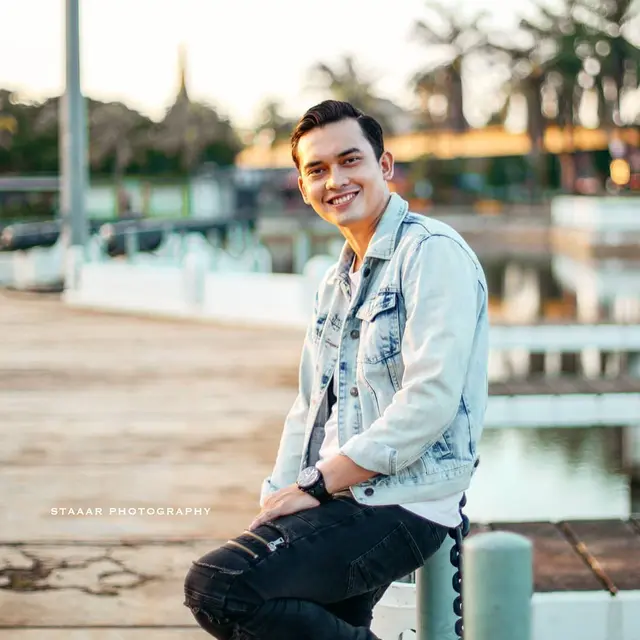 Jadi Asisten Arya Saloka di Sinetron, Ini 6 Potret Aktor Ikbal Fauzi