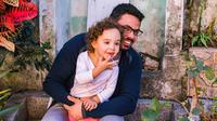 Ilustrasi ayah dan anak. (Photo by Jonas Kakaroto on Unsplash)