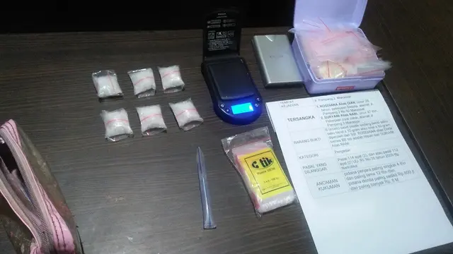 Barang bukti hasil tangkapan Tim Hiu Satnarkoba Polrestabes Makassar di Pampang, Makassar sebelumnya (Liputan6.com/ Eka Hakim)