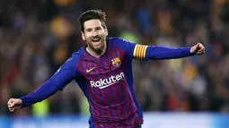 1. Lionel Messi (Barcelona) - Megabintang Argentina ini menempati posisi teratas daftar pesepak bola dengan pendapatan tertinggi tahun 2020. La Pulga memiliki total pendapatan 126 juta dollar atau Rp 1,8 triliun.
(AP/Manu Fernandez)