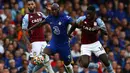 Setelah bersinar di Aston Villa, Tuanzebe ditarik ke tim utama The Reds Devils. Namun, sial baginya, ia hanya jadi cadangan. Tak ayal Tuanzebe memilih untuk pindah demi kesempatan tampil yang lebih baik. Ia kembali ke Aston Villa dengan status pinjaman pada awal musim 2021, tetapi performanya justru biasa-biasa saja. (AFP/Adrian Dennis)
