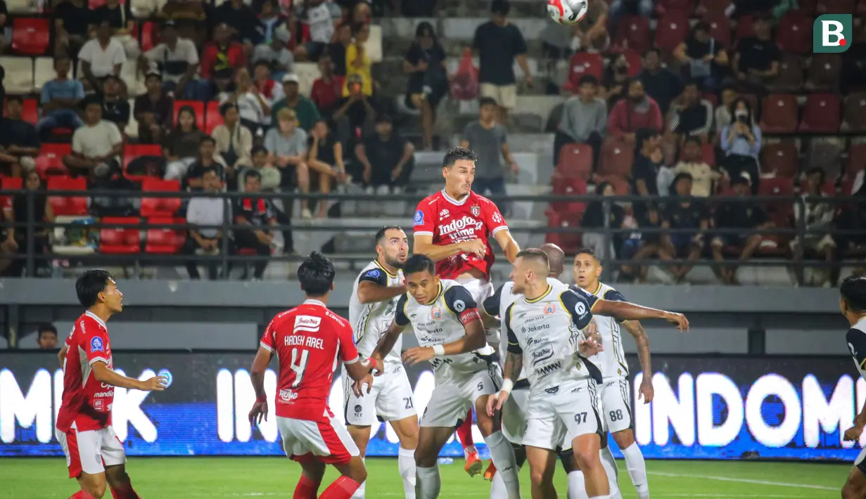 Tim berjulukan Macan Kemayoran itu tertinggal dua angka dari Borneo FC Samarinda di posisi kedua dan tiga poin dari Persib Bandung di puncak. (Bola.com/Alit Binawan)