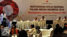 Pelaksana Harian Ketua umum PMI Ginanjar Kartasasmita memberikan kata sambutan saat hari pertama Mukernas PMI 2016 di jakarta, Senin (1/2). Dalam Mukernas kali ini PMI mengambil tema Meningkatkan Kapasitas pelayanan PMI. (Liputan6.com/Helmi Afandi)