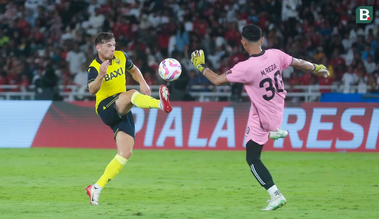 Dua dari enam gol Oxford diborong oleh striker mereka, Mark Harris. Empat gol lainnya masing-masing dicetak oleh Michal Helik, Przemyslaw Placheta, Thomas Bradshaw, dan Brian de Keersmaecker. (Bola.com/M Iqbal Ichsan)