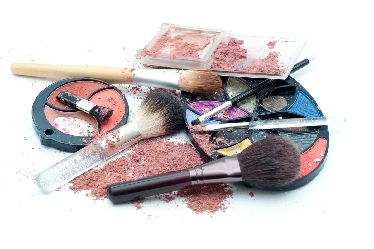[Bintang] Waspada, Ini 5 Bahan Berbahaya yang Terkandung dalam Kosmetik Ilegal