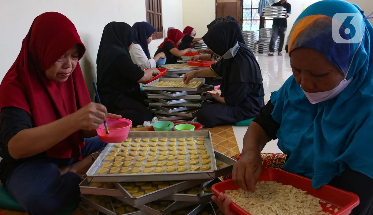 Peningkatan pesanan juga memberi berkah tersendiri bagi warga sekitar. (merdeka.com/Arie Basuki)