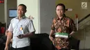 Mantan ketua DPR Marzuki Alie (kanan) usai menjalani pemeriksaan di Gedung KPK, Jakarta, Selasa (26/6). Marzuki Alie diperiksa terkait kasus dugaan korupsi proyek E-KTP. (Merdeka.com/Dwi Narwoko)