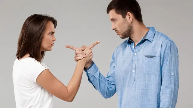 Ilustrasi wanita dramatis yang suka bertengkar