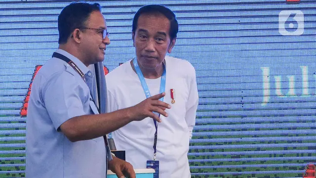 Jokowi Serahkan Piala ke Juara Formula E Jakarta Mitch Evans