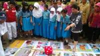 Menkes Nila Moeluk Sidak Pemukiman dan Sekolah di Tangerang 