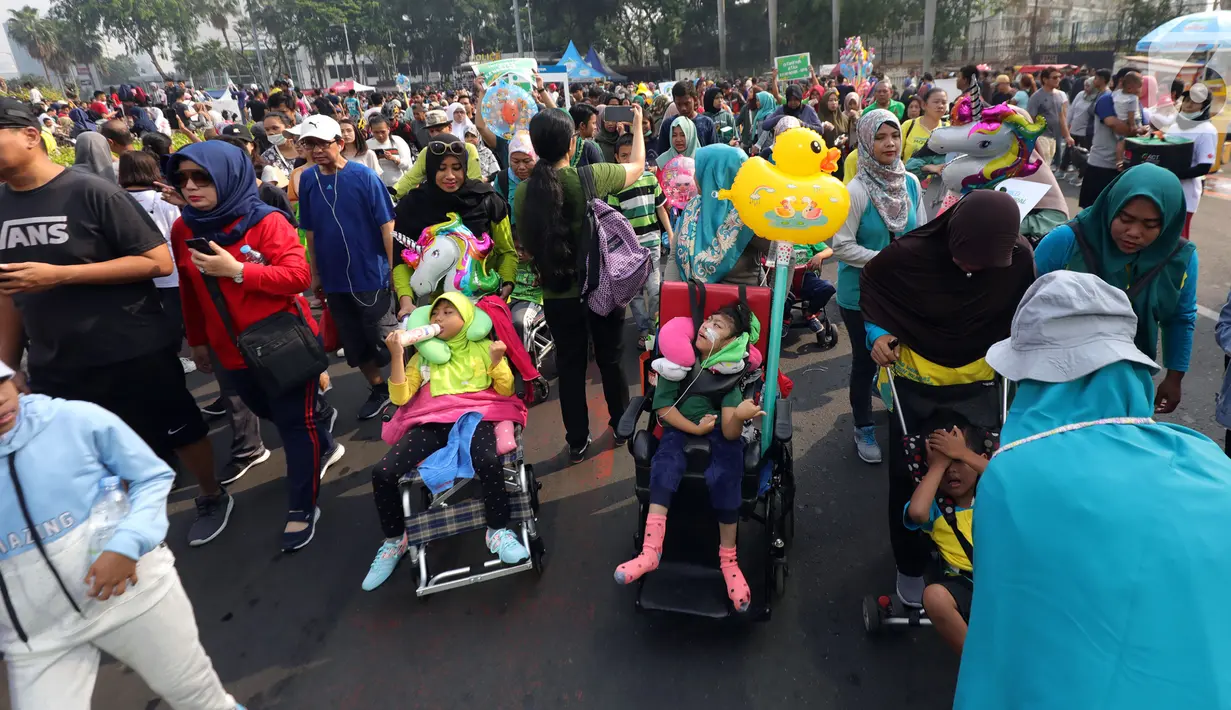 Sejumlah anak penyandang Cerebral Palsy mengikuti kampanye untuk memperingati Hari Cerebral Palsy Sedunia di kawasan Car Free Day, Jakarta, Minggu (13/10/2019). Kegiatan tersebut dilakukan untuk memperingati Hari Cerebral Palsy Sedunia yang jatuh pada tanggal 6 Oktober. (Liputan6.com/Johan Tallo)