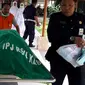 Satu korban luka kebakaran pabrik kembang api di Tangerang, meninggal dunia. (Liputan6.com/Pramita Tristiawati)