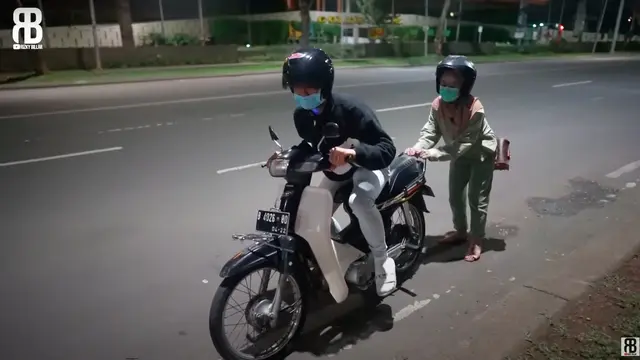 Potret Lesty Kejora dan Rizky Billar Kencan Naik Motor. (Sumber: YouTube/Rizky Billar)