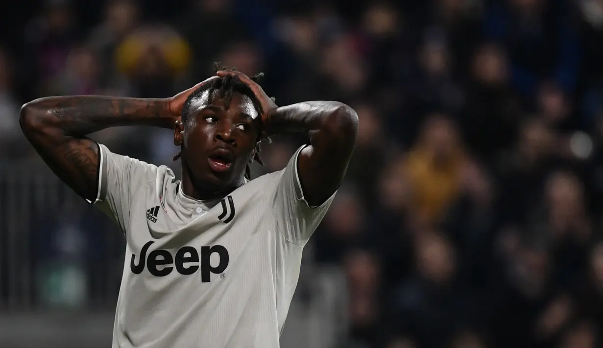 Ekspresi penyerang Juventus Moise Kean saat bertanding melawan Cagliari dalam lanjutan Liga Italia di Sardegna Arena, Cagliari, Italia, Selasa (2/4). Juventus menang dengan skor 2-0. (Marco BERTORELLO/AFP)