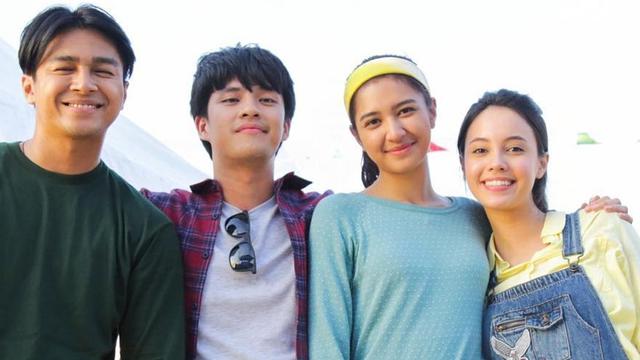 Dapat Kue Spesial Ini 6 Potret Kedekatan Deva Mahenra Dan Mikha Tambayong Hot Liputan6 Com