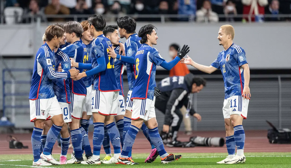 Timnas Jepang yang tergabung di Grup B putaran kedua Kualifikasi Piala Dunia 2026 Zona Asia bersama Myanmar, Suriah dan Korea Utara, sukses menyapu bersih 6 laga dengan kemenangan tanpa kebobolan satu gol pun dengan menceta total 24 gol. Mengoleki 18 poin, Jepang lolos ke putaran ketiga bersama Korea Utara di peringkat kedua dengan koleksi 9 poin. (AFP/Yuichi Yamazaki)