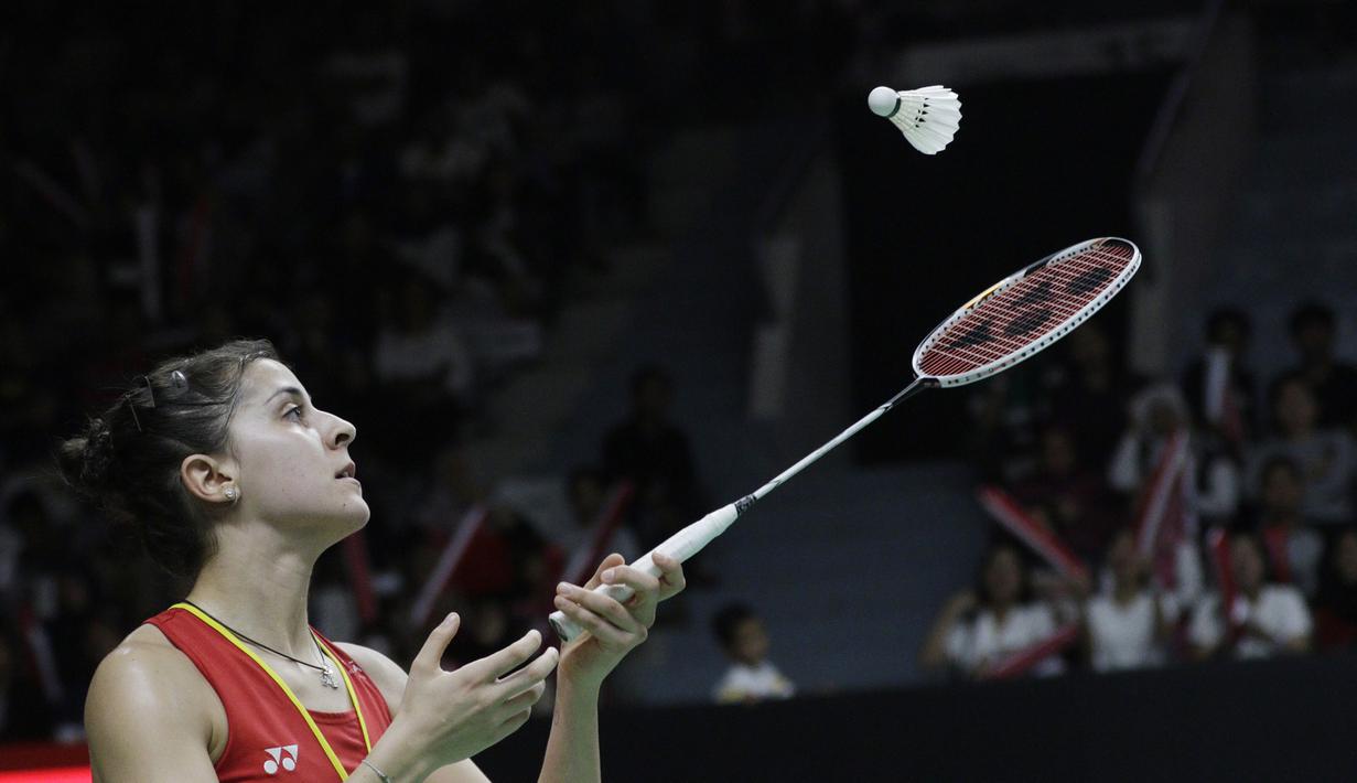 Tunggal putri Spanyol, Carolina Marin, memainkan kok saat melawan tunggal Korsel pada Indonesia Masters 2019 di Istora Senayan, Jakarta, Kamis (24/1). Marin lolos ke perempat final. (Bola.com/M. Iqbal Ichsan)