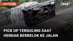 Sebuah mobil pick up membawa muatan yang melebihi kapasitas terguling