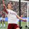 Gelandang Arsenal, Leandro Trossard, merayakan gol pertama timnya dalam pertandingan sepak bola Liga Inggris antara West Ham United melawan Arsenal di Stadion London, London timur, pada 10 Mei 2026. (Adrian Dennis / AFP)