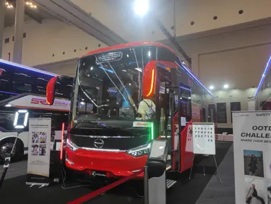 Legacy SR3 - Suites Combi merupakan sebuah produk dari laksana dengan kombinasi dua kelas dalam satu bus, pada Legacy SR3 - Suites Combi ini terdapat kelas First Class dibagian depan yang dengan cabin di dalamnya dan kelas sleeper tingkat pada bagian belakang